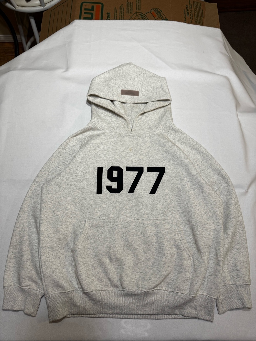 1977 Graphic Hoodie - Light Heather Gray